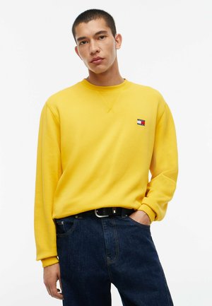 Tommy Jeans, TJM REG BADGE CREW EXT - Sweatshirt - countryside yellow