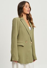 TUSSAH VEIRA - Suknjič - sage green