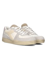 Diadora BASKET - Sneakers basse - wit