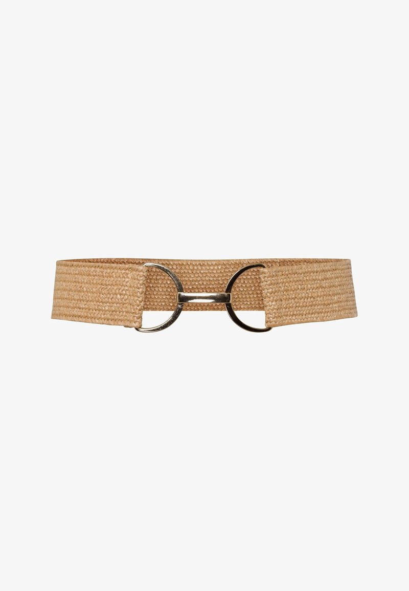 Ceinture tissée couleur tabac avec une boucle double anneau argentée centrée sur un fond blanc uni.