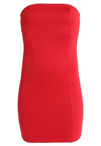 Czerwona sukienka bodycon bez ramiączek z pionowymi przeszyciami, dopasowanym krojem i prostym dekoltem.