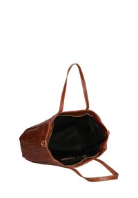 Borsa a mano in pelle marrone con motivo a coccodrillo, dotata di due manici, chiusura con zip e interno in tessuto nero con tasche per l'organizzazione.