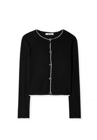 Zwarte gebreide cardigan met lange mouwen, met geschulpte witte rand langs de halslijn en onderkant, voorzien van zes knopen aan de voorkant.
