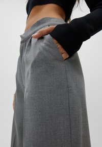 PULL&BEAR Spodnie materiałowe