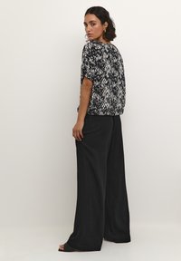 Kaffe LINY  - Kelnės - black deep