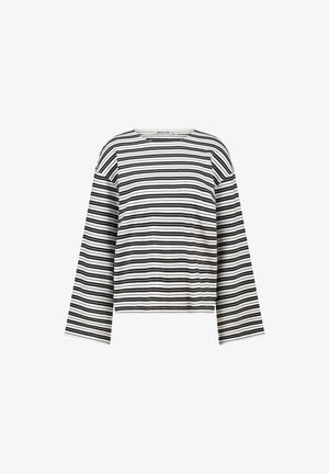 Camisa de manga larga a rayas horizontales en blanco y negro con mangas anchas y escote redondo.