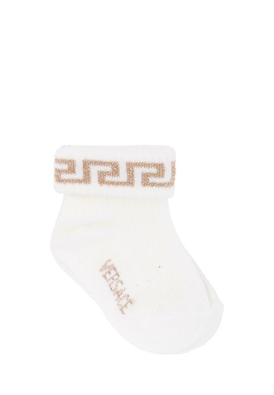 Calzino bianco in cotone con un bordo superiore ripiegato, caratterizzato da un motivo geometrico marrone. Texture a coste sottile, con il marchio visibile di lato.