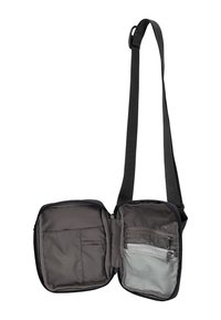 Sac bandoulière noir avec sangle ajustable, ouvert pour montrer plusieurs poches intérieures, y compris des compartiments zippés et en filet.