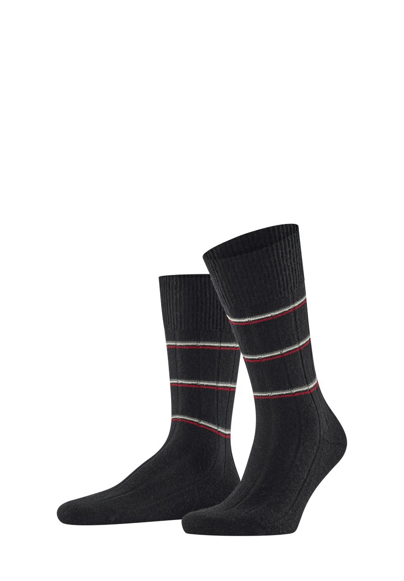Calcetines negros con textura acanalada, que presentan tres franjas horizontales en rojo y blanco. Longitud estándar con refuerzo en el talón y la puntera.
