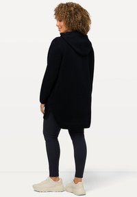 Ulla Popken TEDDY HOODED NECK - Fleece trui - dark blue