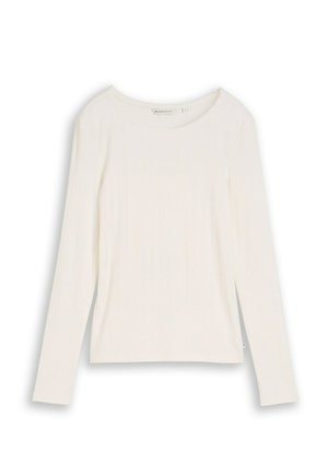 Haut en maille côtelée crème à manches longues, col rond et coupe ajustée, étalé à plat sur un fond blanc.