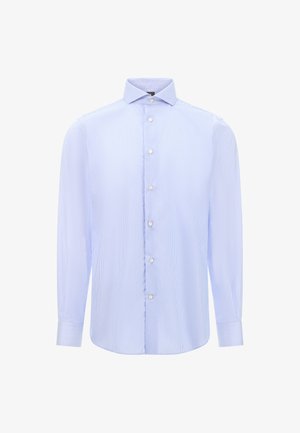 Chemise bleue claire à manches longues avec de fines rayures blanches, col boutonné, patte de boutonnage à l'avant et poignets avec fermeture à bouton.