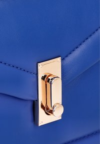 myMo at night Kabelka - blau