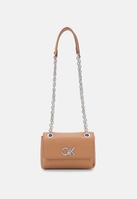 Calvin Klein RELOCK SHOULDER BAG - Borsa a mano - lion