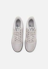 Nike Sportswear AIR FORCE 1 '07  - Sportcipő - light iron ore/black/smoke grey