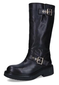 Stivale in pelle nera alto fino al ginocchio con punta rotonda, texture lucida, dettagli con fibbie e suola spessa. Presenta elementi in metallo sulle cinghie.