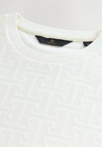 Thumbnail Image 2
