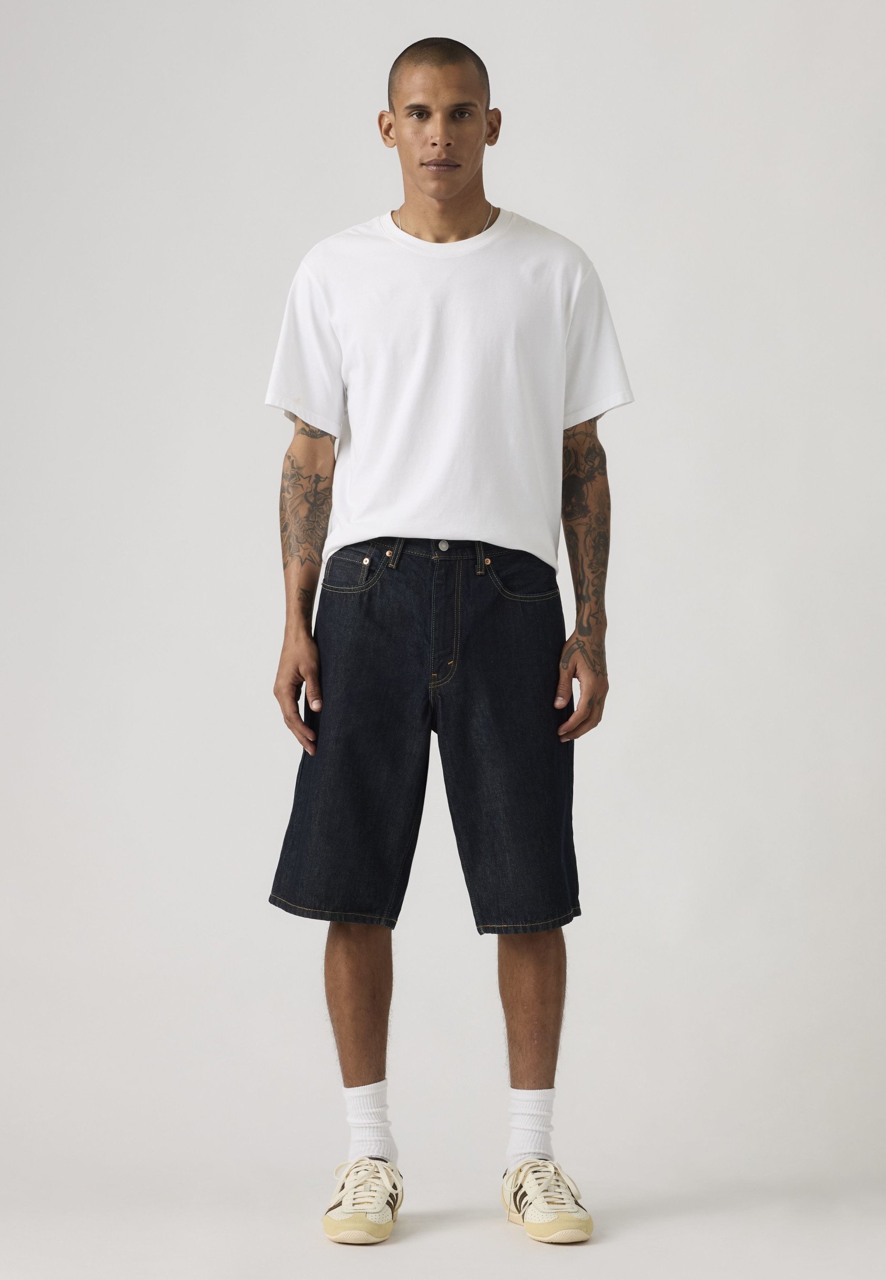 Levi's® 470® BAGGY SHORTS - Denim shorts - rinse ruler/dark-blue