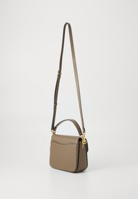 COACH CASSIE CROSSBODY BAG 19 - Handbag - dark-brown
