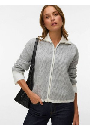 Kardiganas - snow white 3