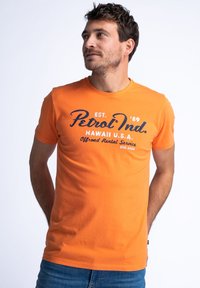 Petrol Industries Triko s potiskem - blazing orange