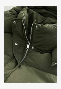 Vybráno, khaki green