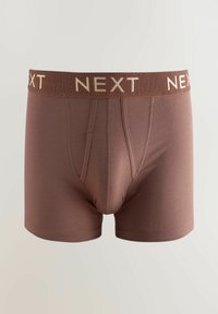 Boxer shorts marron avec une ceinture nervurée portant "NEXT" en crème. Tissu doux, design ajusté et coupe mi-longue.