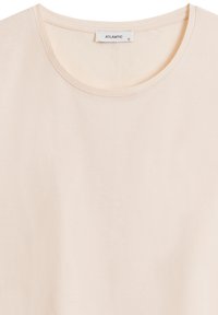 Jasno brzoskwiniowy t-shirt wykonany z miękkiej bawełny. Charakteryzuje się okrągłym dekoltem i krótkimi rękawami, z metką z napisem "ATLANTIC" oraz rozmiarem "S".