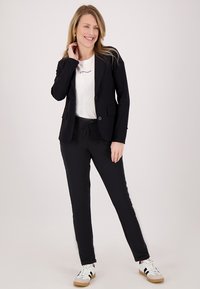JE M'APPELLE PERFECTE TRAVEL - Broek - zwart