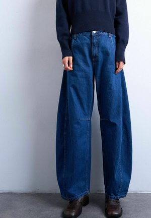 Topshop WEIT GESCHNITTEN TSEMMA HOHE TAILLE BARREL FIT JEANS - Wide leg - dark blue denim