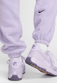 Nike Sportswear PANT - Donji dijelovi trenirke - hydrangeas