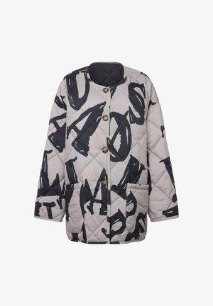 Beżowa kurtka pikowana z wyraźnym czarnym napisem, z okrągłym dekoltem, dwoma przednimi kieszeniami i trzema dekoracyjnymi guzikami.