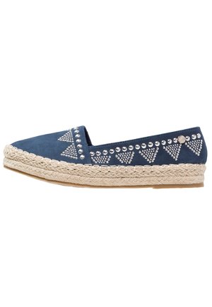 Marineblå espadrille-flad sko med vævet jutesål og sølvnitter, der danner trekantede mønstre langs siderne og fronten.