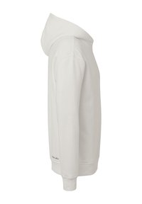 Haut gris clair avec une poche kangourou, des poignets et un ourlet côtelés. Comprend une capuche arrondie et un tissu doux de sweat-shirt. Design simple et fonctionnel.