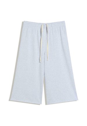 Lichtgrijze shorts met losse pasvorm, elastische tailleband en off-white trekkoord, plat gelegd op een witte achtergrond.