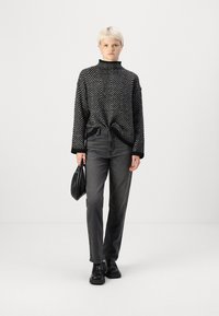 Selected Femme SLFLULU HERRINGBONE HIGH NECK - Pulover - black/birch