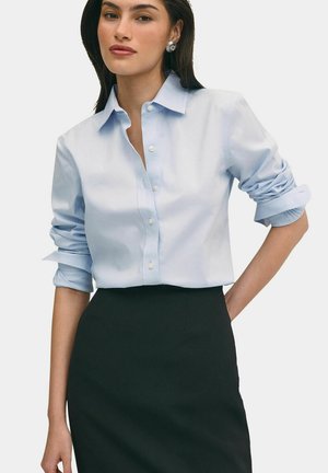 CLASSIC FIT NON-IRON STRETCH PINPOINT  - Overhemdblouse - light blue