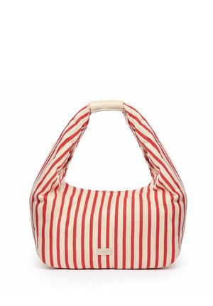 Borsa in tessuto a righe con forma arrotondata, caratterizzata da righe verticali rosse e bianche, una maniglia imbottita color crema e un piccolo logo decorativo.