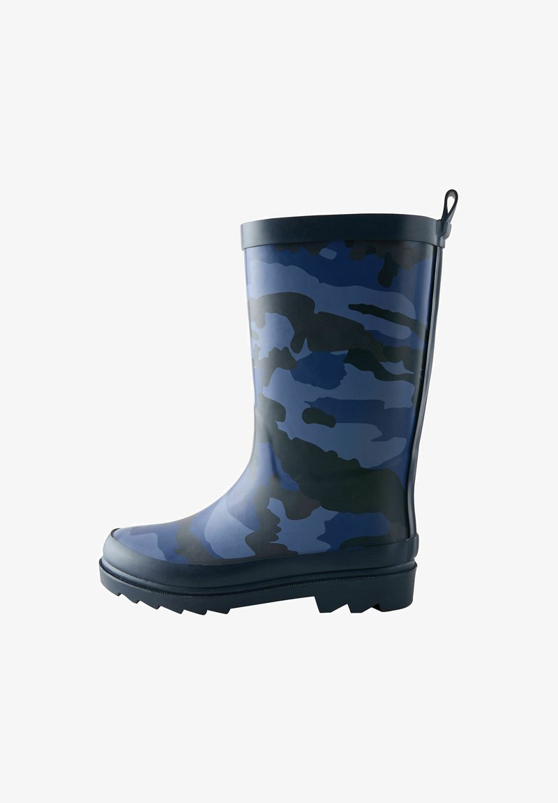 Gummistiefel mit blau-schwarzem Camouflagemuster, schwarzer Sohle und Zuglasche hinten.