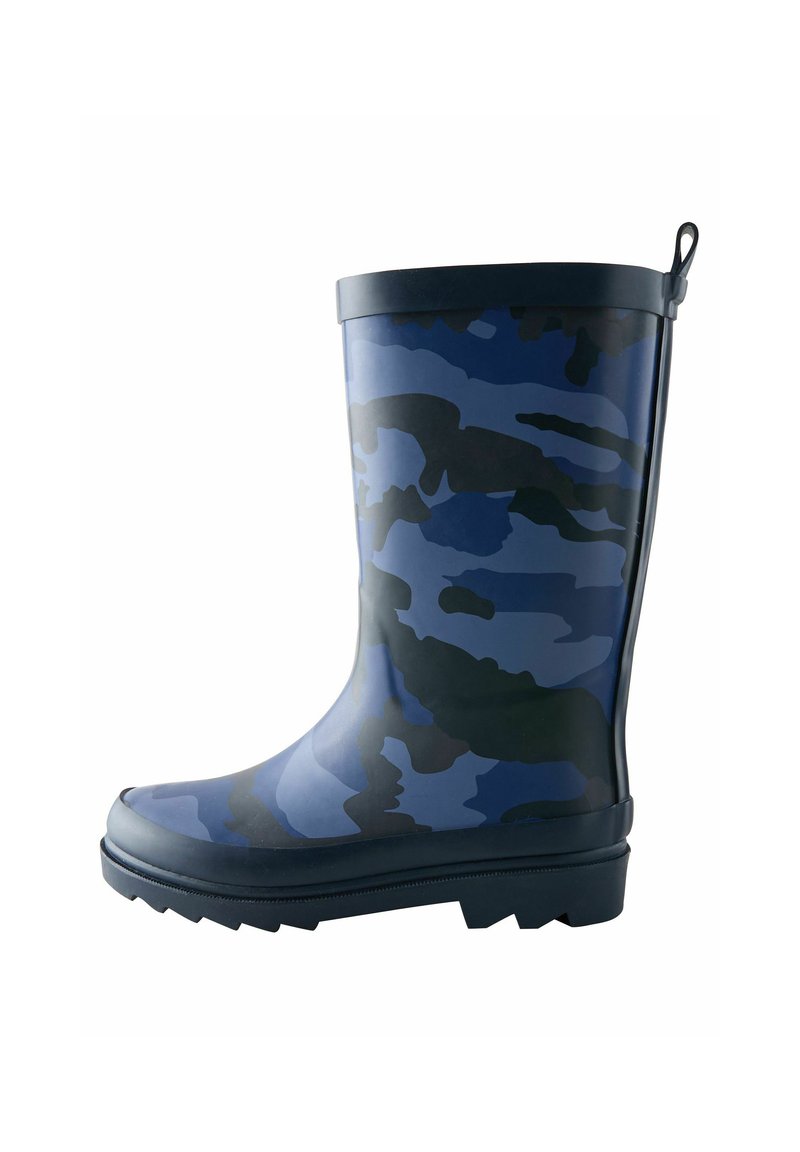 Botas de lluvia de caucho azules con un patrón de camuflaje en tonos más oscuros. Textura suave, altura hasta la mitad de la pantorrilla y suela resistente con dibujo.