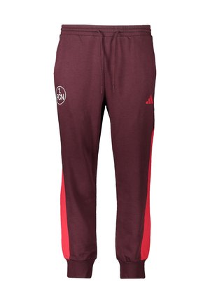 Bordeauxrode joggingbroek met rode zijpanelen, voorzien van een elastische tailleband en boorden, en een wit logo aan de voorkant. Gemaakt van zachte stof.
