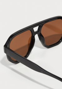 ALDO ELAURIEN UNISEX - Päikeseprillid - black