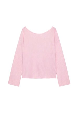 Haut en maille rose clair à manches longues avec un large col rond et un ourlet droit.