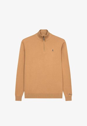 Beige pullover trui met een hoge kraag en een kwart-rits ontwerp. Heeft een geribde rand en manchetten, met een klein logo op de borst.