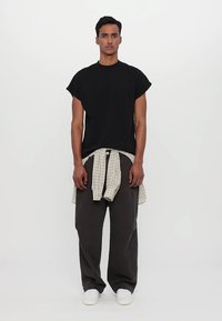 Won Hundred CREED - Topper - black