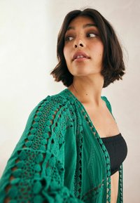 Next LONGLINE - REGULAR FIT - Ranta-asusteet - green