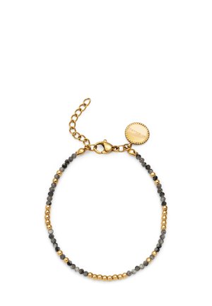 Pulsera de cuentas en dorado y gris con un cierre de langosta y un extensor de cadena; presenta acentos redondos en dorado y piedras grises facetadas.