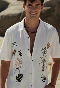 Next SHORT SLEEVE REGULAR FIT - Košeľa - white