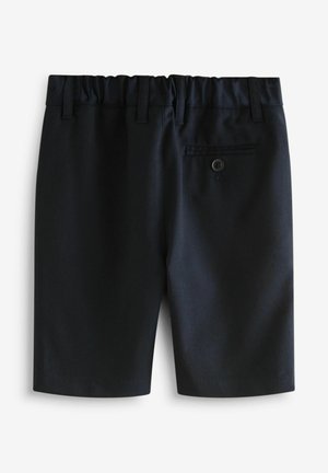 Shorts bleu marine avec une ceinture élastique, un détail de bouton à l'arrière et une coupe soignée. Texture de tissu lisse et longueur jusqu'au genou.