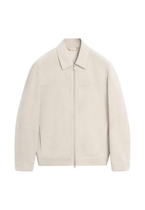 Giacca in camoscio beige chiaro con colletto appuntito, maniche lunghe, cerniera frontale e tasche laterali con spacco, mostrata su sfondo bianco.